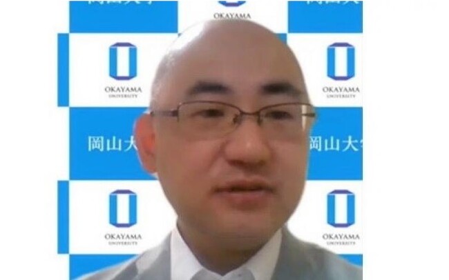 あいさつする総合技術部本部長の佐藤法仁副理事・副学長・URA