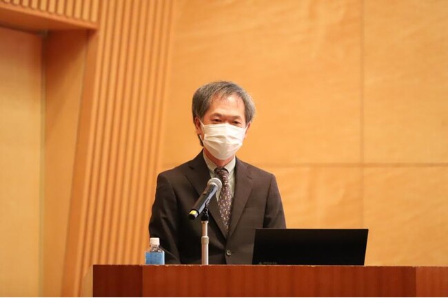閉会あいさつする遊佐研究科長 閉会あいさつする遊佐研究科長