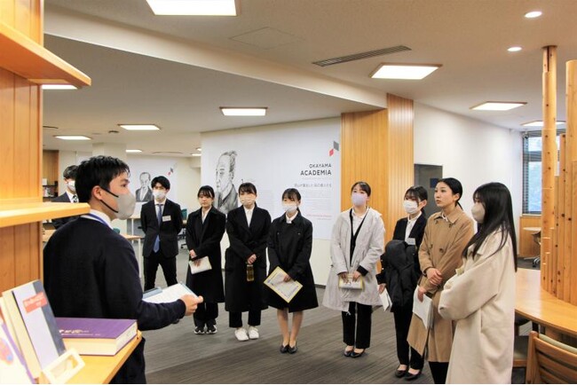 附属図書館の見学