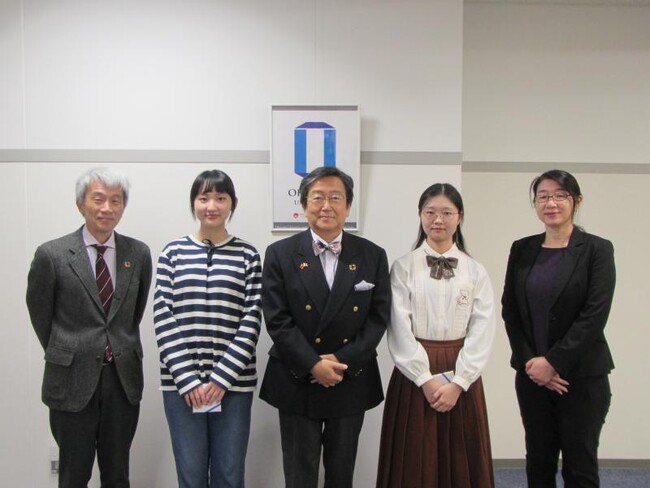 表敬訪問での記念撮影