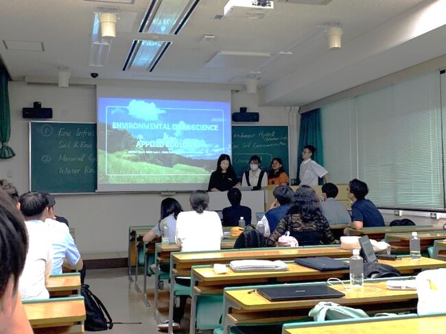 学生による発表会の様子