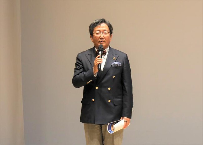 あいさつをする那須学長