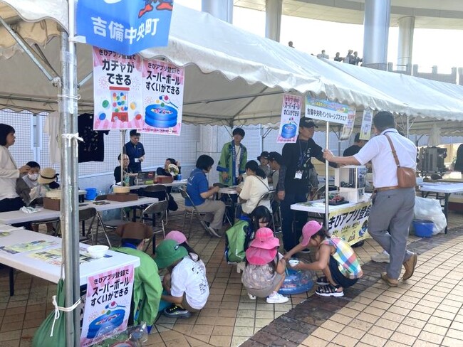 会場の様子 （緑の法被が本学学生）