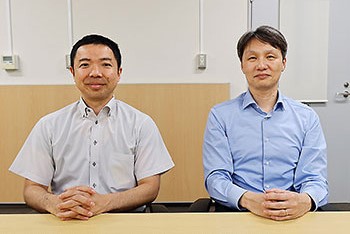 上原孝薬学部長と座間味義人薬剤部長