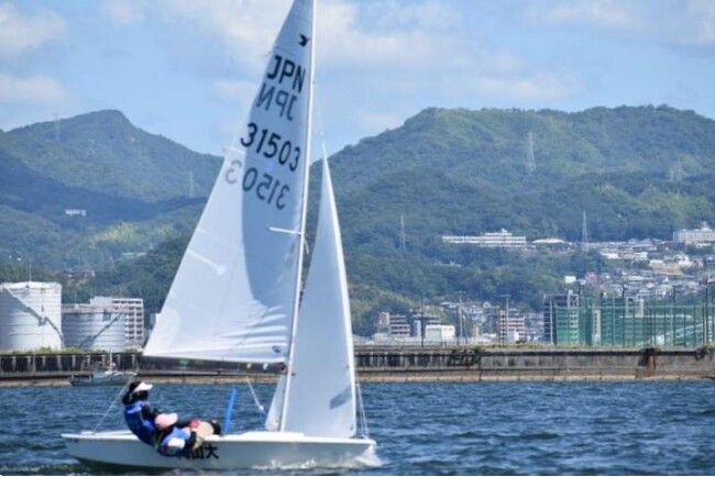 スナイプクラスレース中の写真（今田・齋藤ペア）