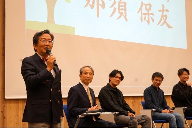 閉会のあいさつをする那須学長