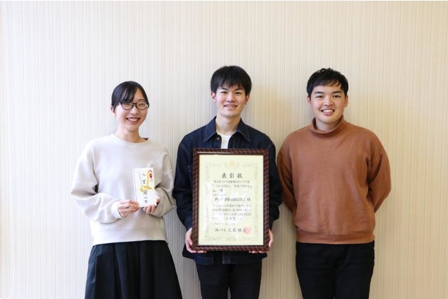 （左から）田中朱音さん、串田光寿さん、小山拓也さん