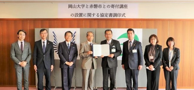 関係者の集合写真(※撮影時のみマスクを外しました) 関係者の集合写真(※撮影時のみマスクを外しました)