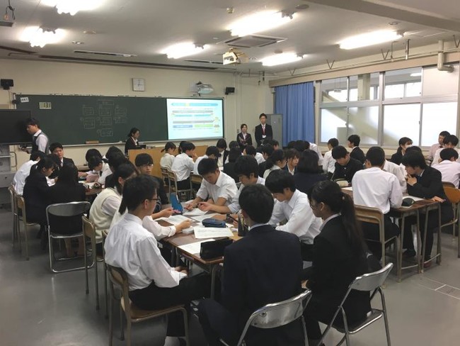 法友会による岡山一宮高校での授業の様子（2019年10月）