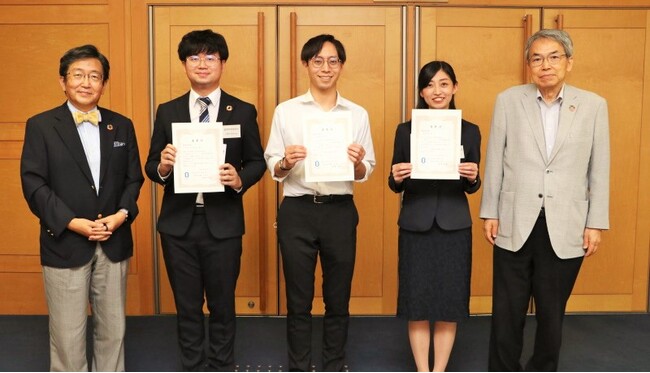 （左から）那須理事、TIANさん、合原さん、宮本さん、大塚教授