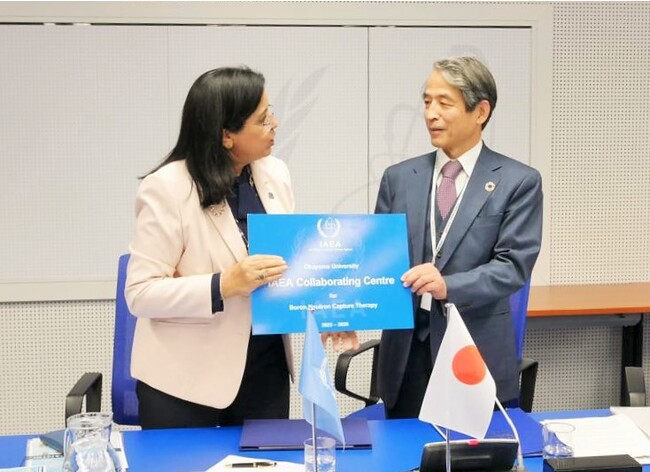 IAEA協働センター銘板の授与 IAEA協働センター銘板の授与