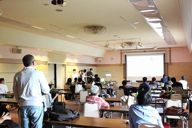 熱いディスカッションがかわされた最終日の報告会の様子 熱いディスカッションがかわされた最終日の報告会の様子