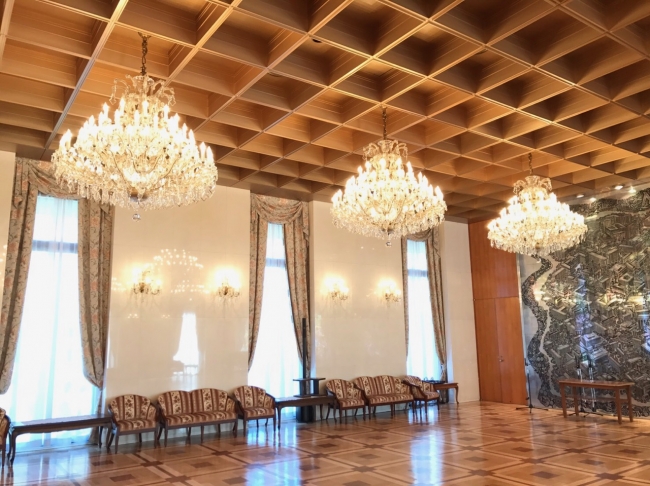 ドラマ『エカテリーナ』の世界観が味わえる、 在日ロシア連邦大使館内の大レセプションホールでパーティを開催
