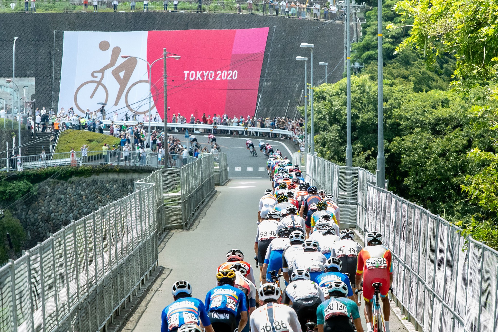 【サイクリスト必見】東京2020オリンピック自転車ロードレース競技「大会ピクトグラム横断幕」を相模原でご覧いただけます。｜相模原市のプレスリリース