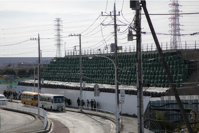 バスへの移動途中、リニア中央新幹線駅建設現場をチェック