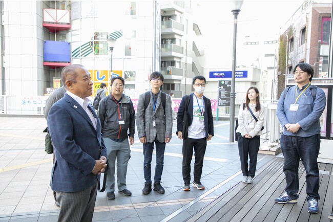 橋本駅北口での市長挨拶