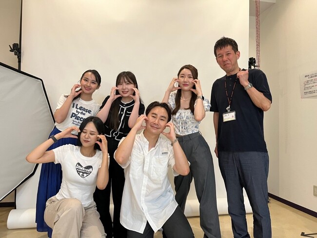 特別授業終了後にプロジェクトメンバーと記念写真 特別授業終了後にプロジェクトメンバーと記念写真