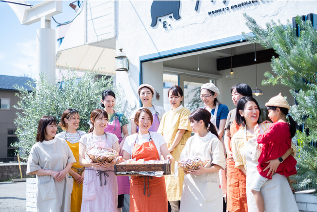 ウフフドーナチュ金沢本店スタッフとともに ウフフドーナチュ金沢本店スタッフとともに