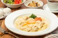 ヘルシーで贅沢な和製パスタ登場!『湯葉と明太子の豆乳カルボナーラうどん』販売 – 銀座バグースプレイス–10月限定ランチで登場