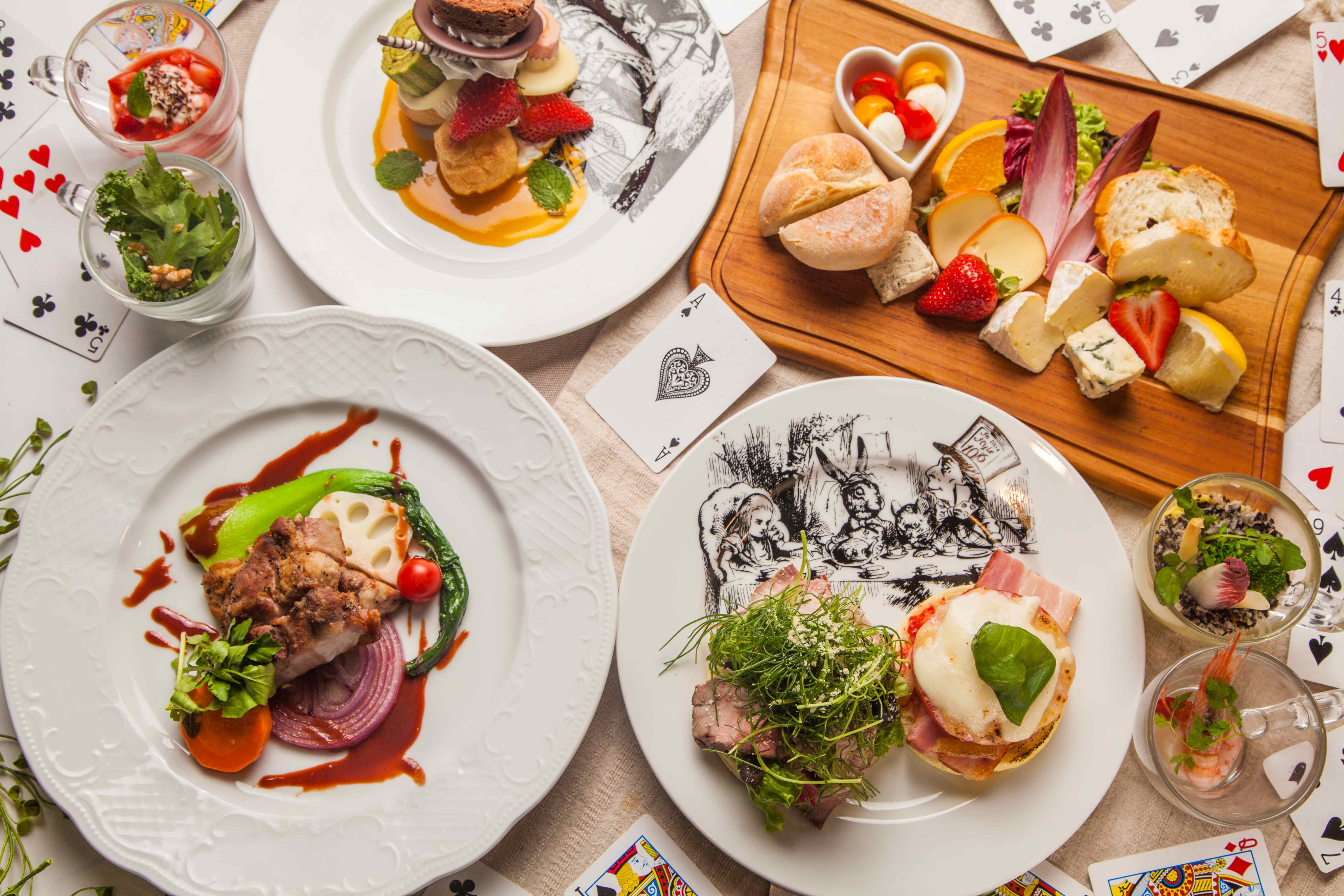 アリス のレストランにフォトジェニックな限定カクテルが勢揃い バレンタイン カクテルフェア Ddホールディングスのプレスリリース