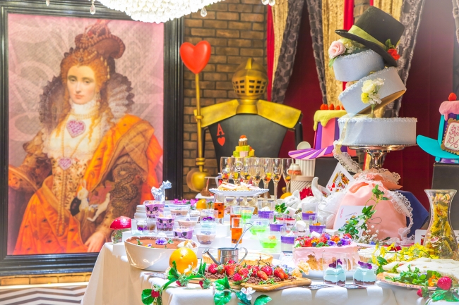 初実施 ハートの女王のお城でマジカルなスイーツたちを召し上がれ アリス のプリンセスティーパーティビュッフェ 開催 Ddホールディングスのプレスリリース
