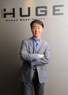 （株）HUGE 代表取締役　新川義弘氏