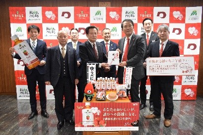 ＜2023年2月「午後の紅茶」 JA熊本経済連寄付金贈呈式＞