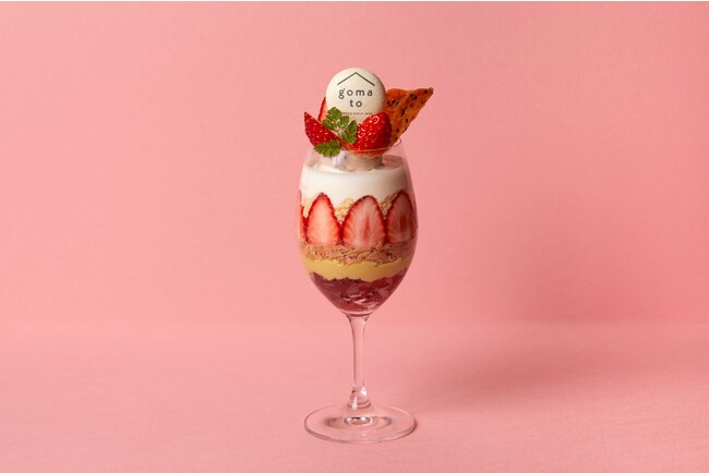 『ごまとストロベリーのショートケーキパフェ』1,200円 『ごまとストロベリーのショートケーキパフェ』1,200円