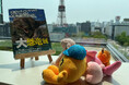 いよいよ開幕!「大恐竜展」恐竜とonちゃんのコラボグッズが登場 夏休みを盛り上げるぬいぐるみのナイトミュージアムお泊まり会も!