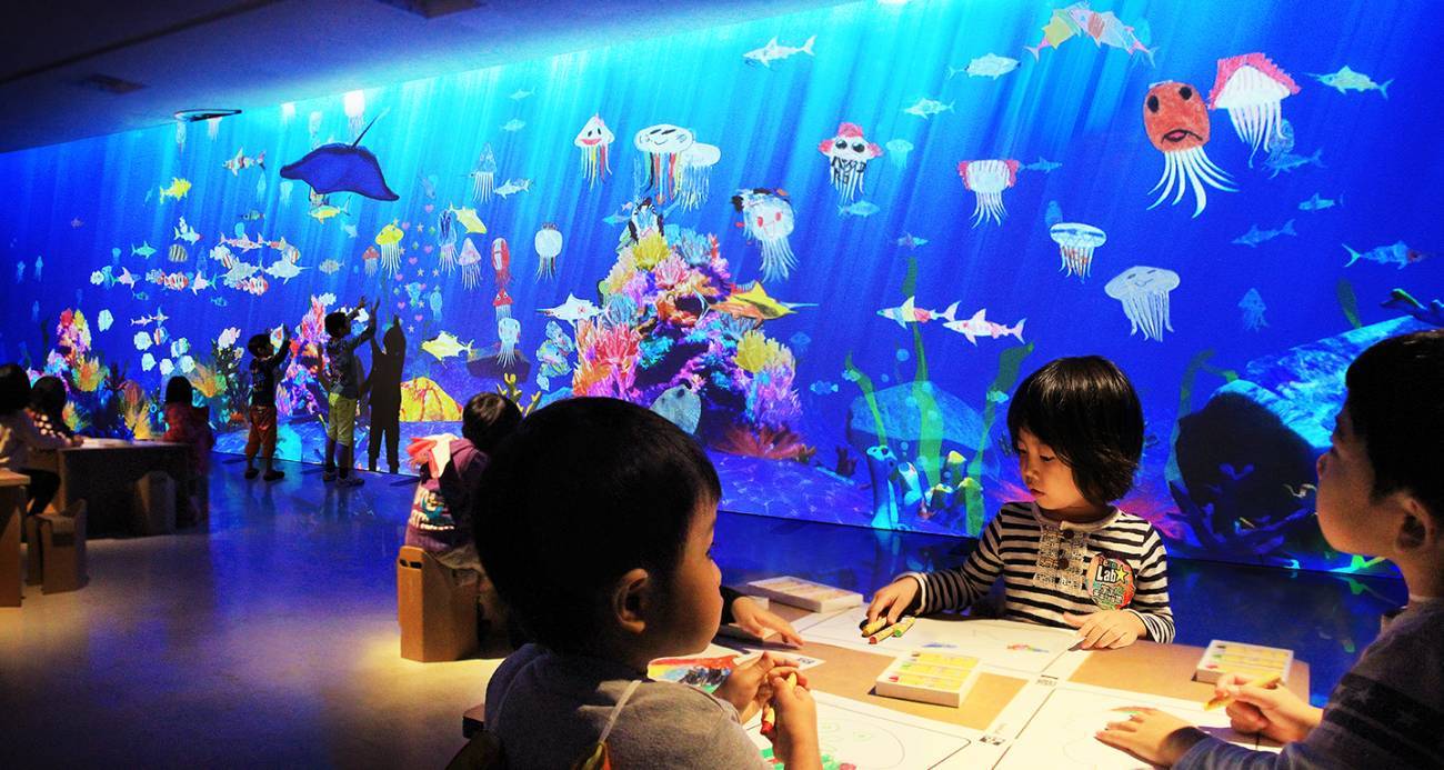 「チームラボ 学ぶ！未来の遊園地」を、山梨県初開催！「お絵かき水族館」など計5作品を展示。2018年8月4日(土)～8月27日(月)