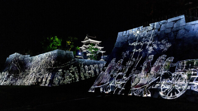 チームラボ《Walk, Walk, Walk - 福山城》(C)チームラボ チームラボ《Walk, Walk, Walk - 福山城》(C)チームラボ