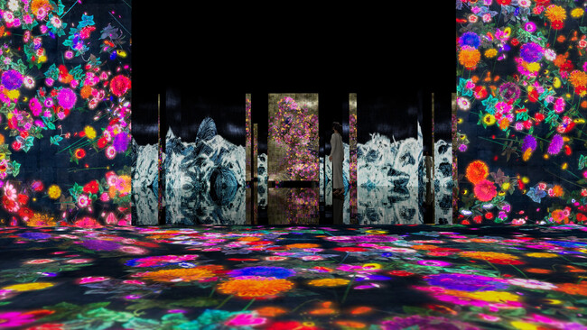 「teamLab:Impermanent Flowers Floating in an Eternal Sea」(C) チームラボ 「teamLab:Impermanent Flowers Floating in an Eternal Sea」(C) チームラボ