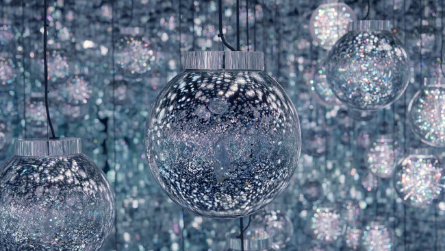 環境によって生み出される光／チームラボ《Bubble Universe：実体光、光のシャボン玉、ぷるんぷるんの光、環境によって生み出される光 》(C) チームラボ
