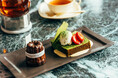 東京・蔵前のカヌレとのペアリングスイーツ専門店「KURAMAE CANNELÉ CAFE」にて、春の訪れを感じる『グランカヌレ&2層の抹茶テリーヌ』期間限定販売