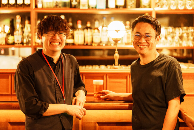 (左)Depotビアマイスター 林 慧 (右)「ひまりや」オーナー兼ビアマイスター 福本 政輝 (左)Depotビアマイスター 林 慧 (右)「ひまりや」オーナー兼ビアマイスター 福本 政輝