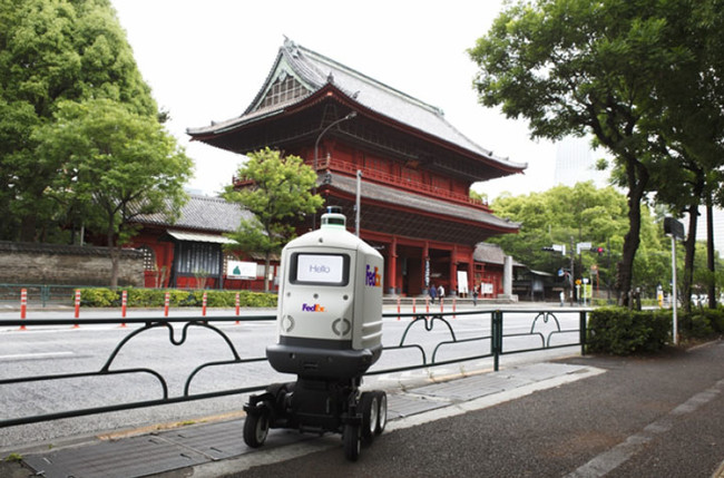 京都での宅配ロボット「Roxo」の実証実験