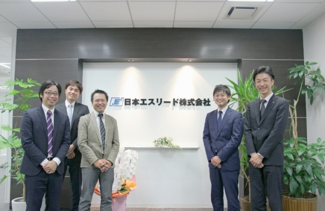 ソフトバンク・テクノロジー株式会社　今井 裕晶（写真 左端）、牛上貴司（写真 左から2人目）