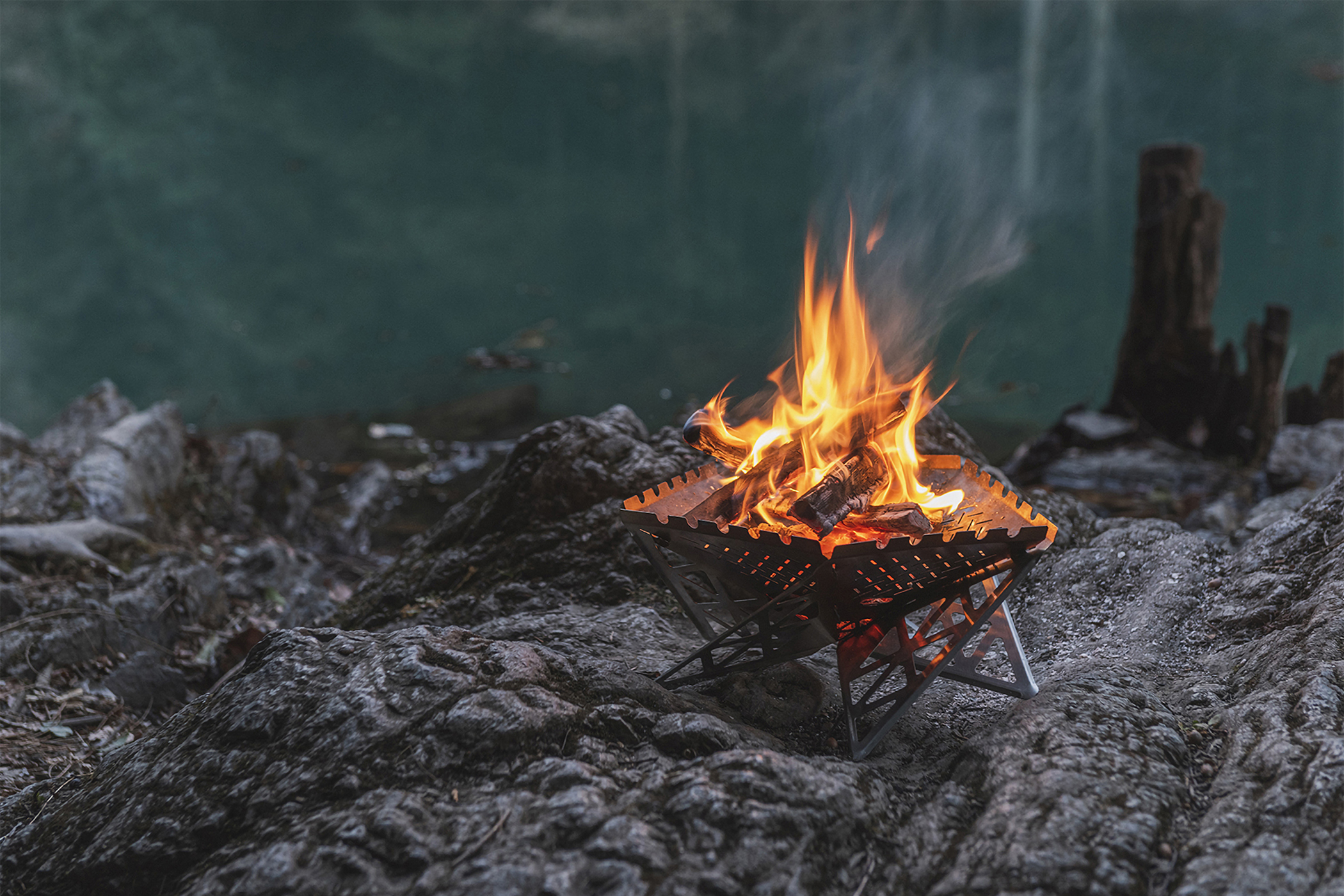 新商品 好きな時に好きな場所で オトナの遊び心に応える 組み立て式焚き火スタンド 株式会社小沢製作所のプレスリリース