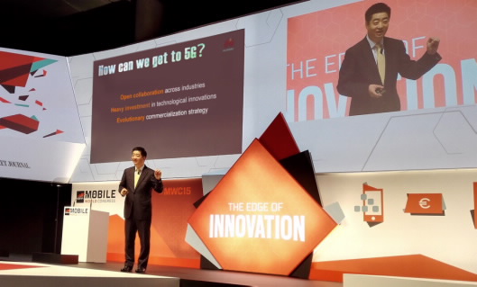 MWC 2015で開催された「5Gへの道（The Road to 5G）」と題するセッションで基調講演を行う ファーウェイ輪番CEO兼取締役副会長　胡厚崑（ケン・フー）