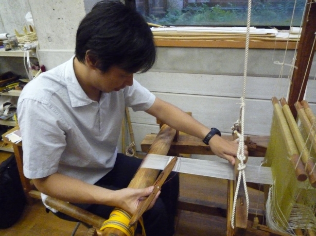 手機による機織り体験(イメージ）