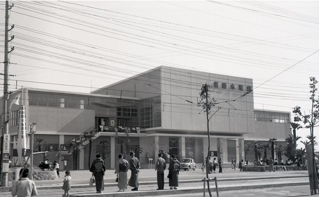 1957年開業時の神戸市立須磨水族館（外観）