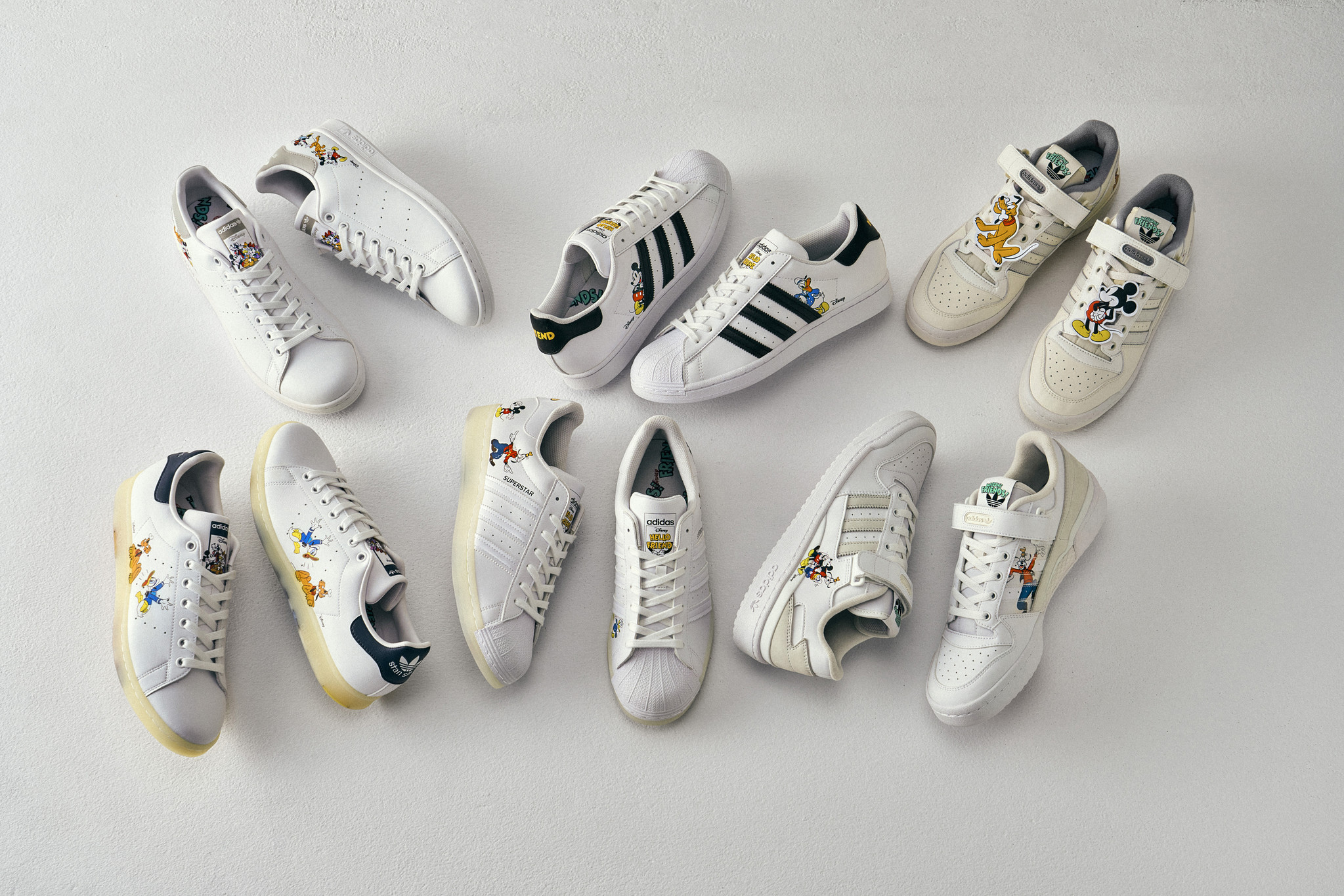 ミッキー フレンズが大集合 元気いっぱいなキャラクター達の遊び心溢れるコレクション Adidas Originals の ディズニー 新作コレクションがabc Mart限定発売 株式会社エービーシー マートのプレスリリース