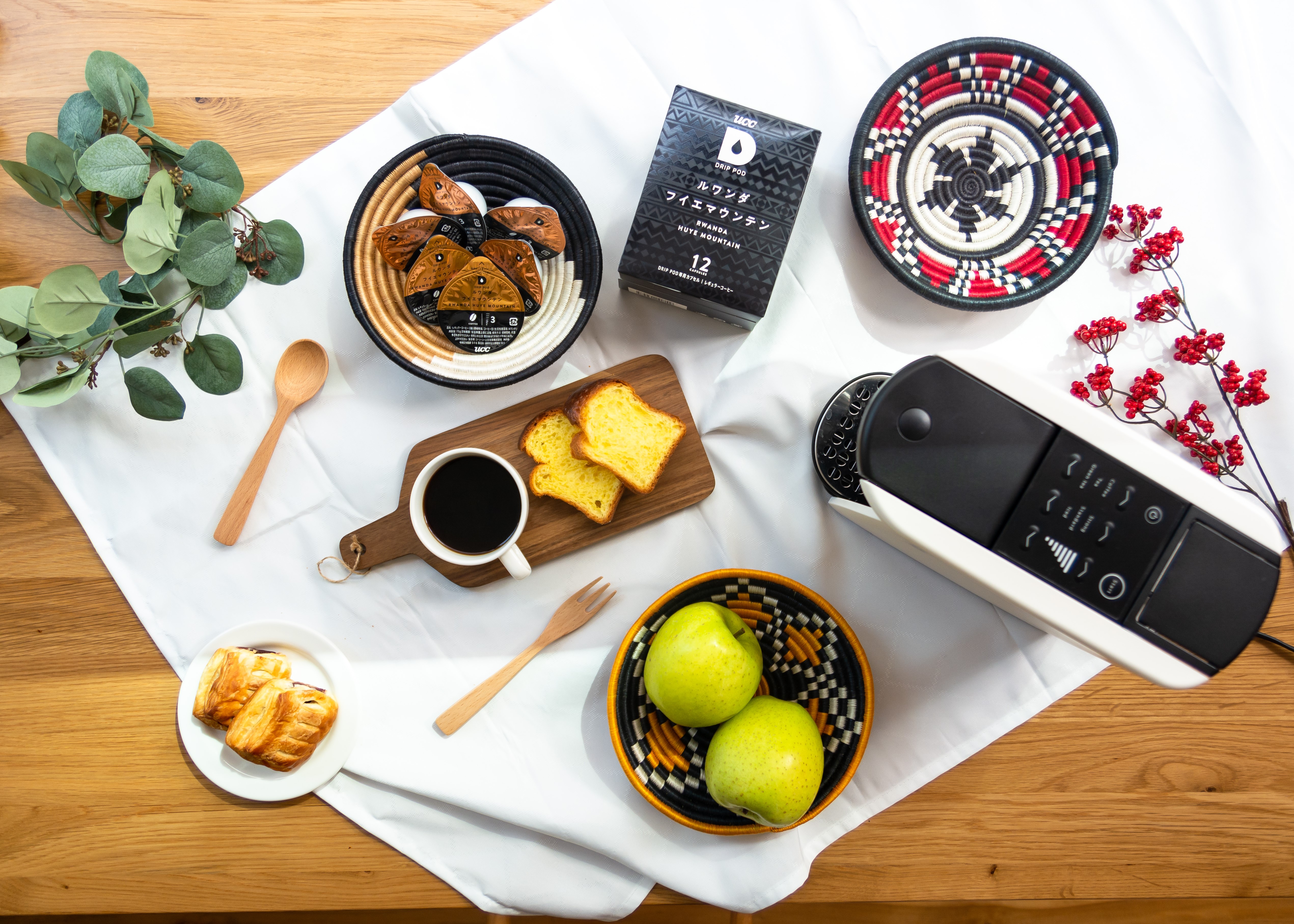 エシカルなビジネスによって生まれた ルワンダ フイエマウンテン ルワンダの伝統工芸品を扱うアパレルブランド Ruise B とのコラボ商品を通じて ルワンダ大使館と共にルワンダの魅力を発信 Ucc上島珈琲株式会社のプレスリリース