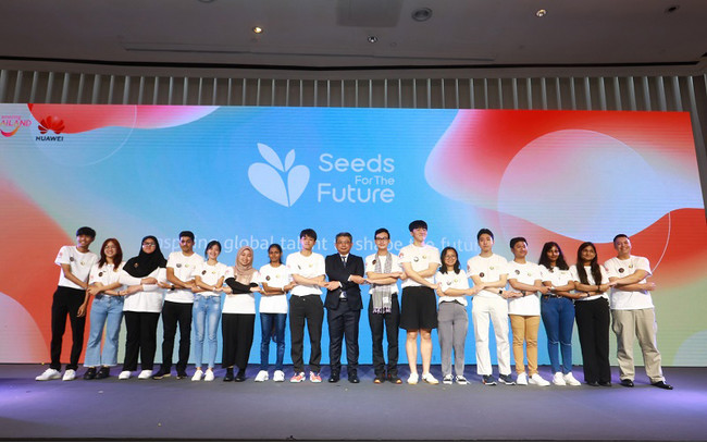 Seeds representatives were awarded Ambassador Certificates by TAT.