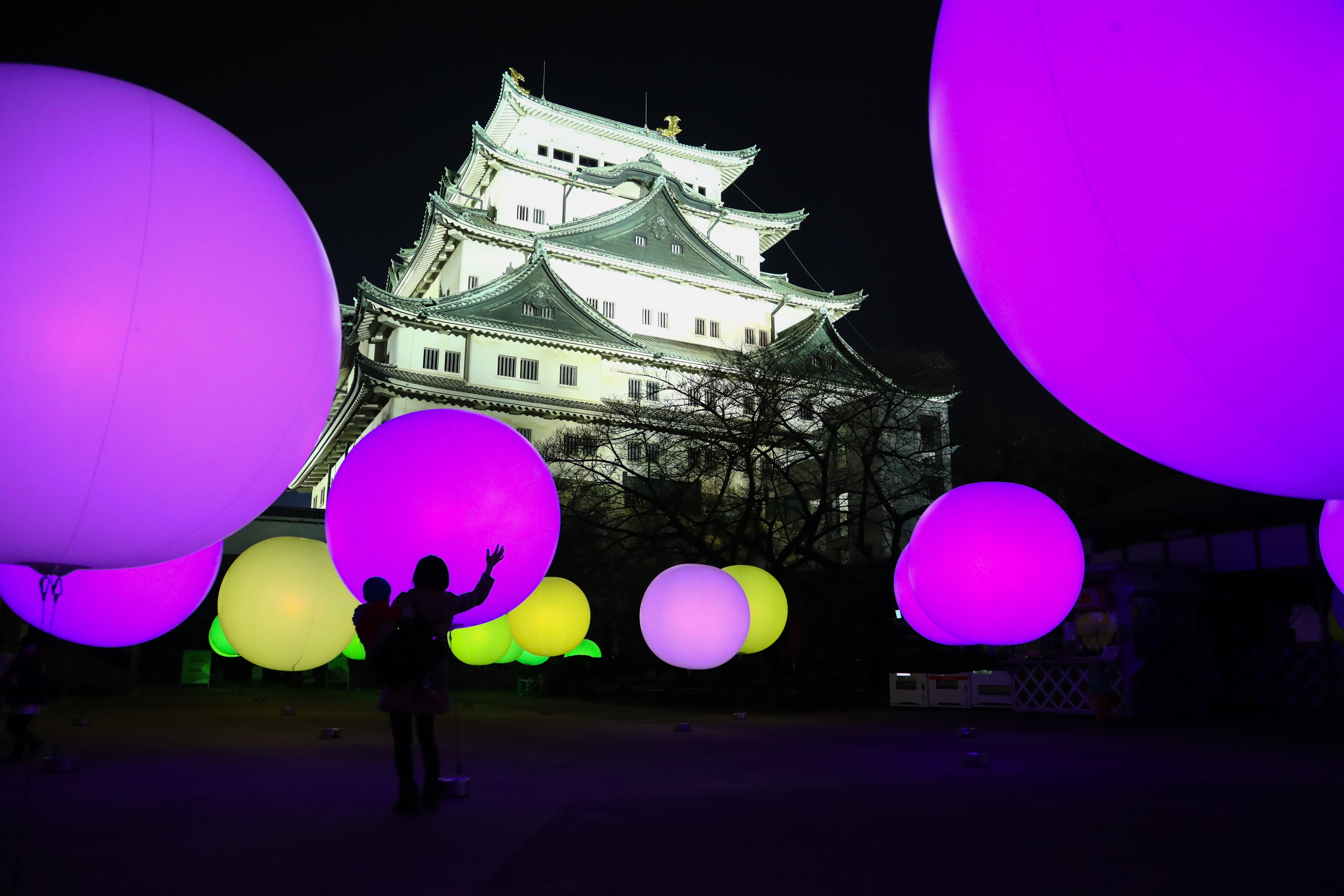 チームラボ 夜の名古屋城をアート空間に変える チームラボ 浮遊する 呼応する球体 名古屋城 株式会社w Tokyoのプレスリリース