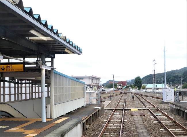 （釜石駅を発車した三陸鉄道盛行き列車）