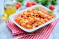 トマトの旨みと、ピリッとした辛みがあとを引く。新商品「メッツィ・リガトーニ スパイシートマトソース」6月22日発売