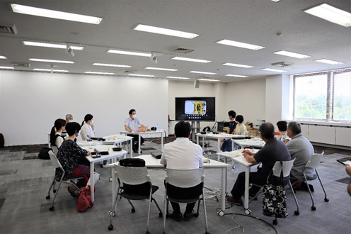 参加者へ説明が行われている様子 参加者へ説明が行われている様子