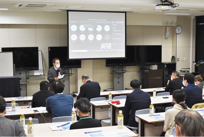 司会進行を務める兼松特命教授 司会進行を務める兼松特命教授
