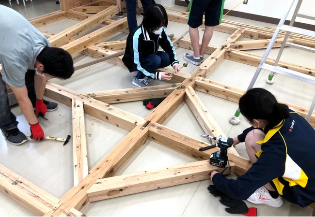 阿南高専生が本年６月に建築した板倉型の木造仮設住宅③